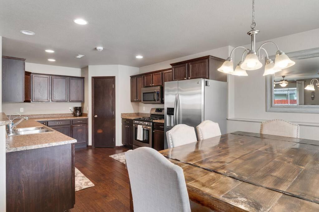 Large Home In The Most Convenient Location مدينة رابيد المظهر الخارجي الصورة
