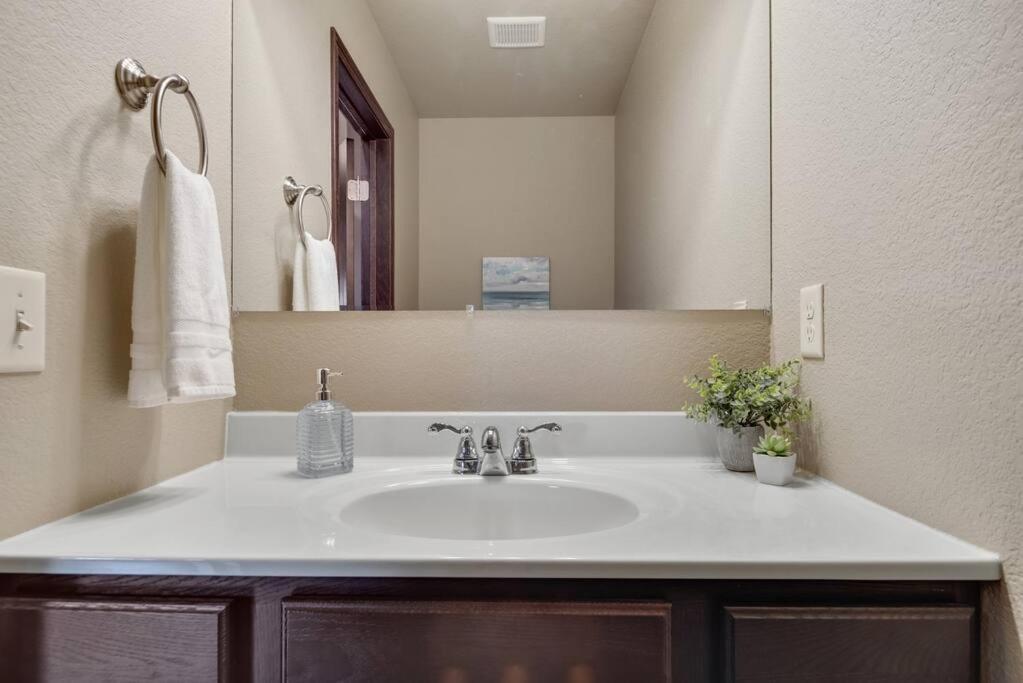 Large Home In The Most Convenient Location مدينة رابيد المظهر الخارجي الصورة