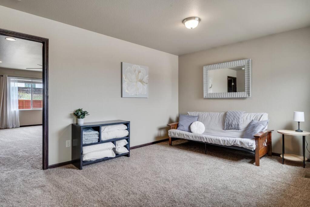 Large Home In The Most Convenient Location مدينة رابيد المظهر الخارجي الصورة