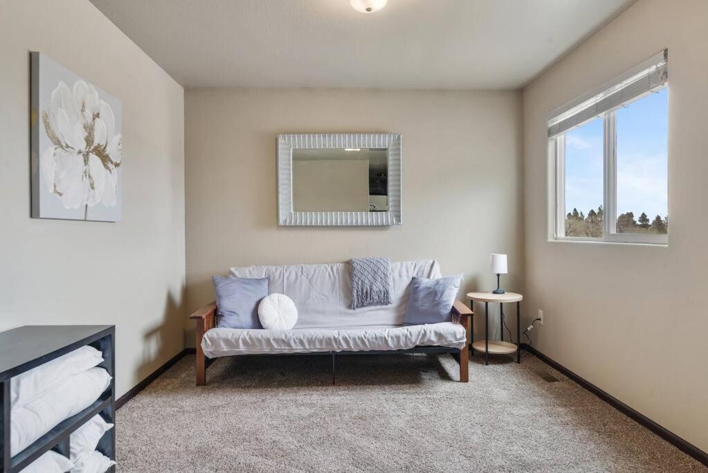 Large Home In The Most Convenient Location مدينة رابيد المظهر الخارجي الصورة