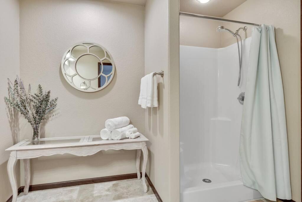 Large Home In The Most Convenient Location مدينة رابيد المظهر الخارجي الصورة